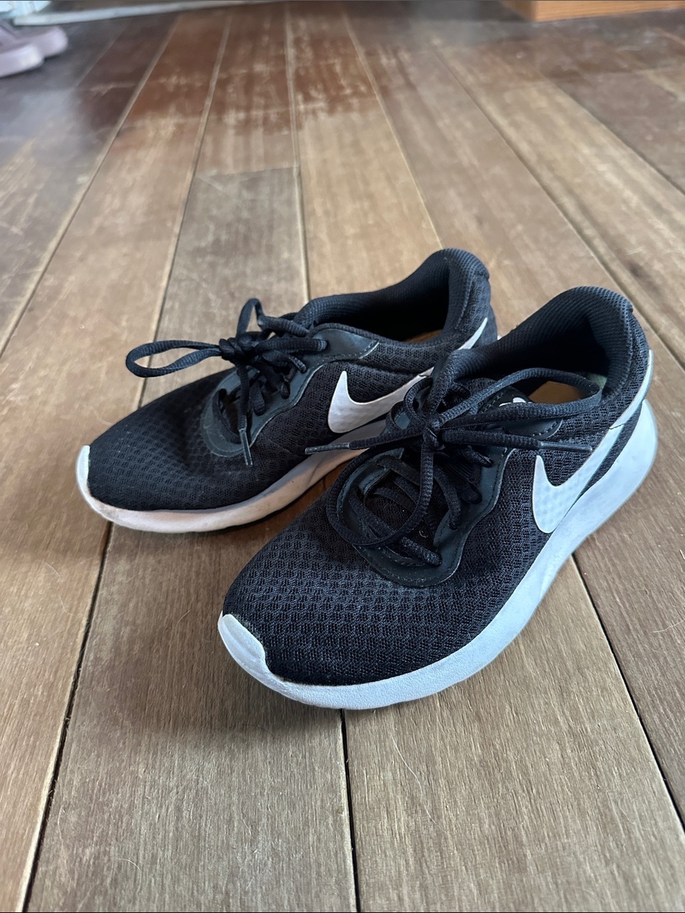 Nike black and white tennis shoes size 5